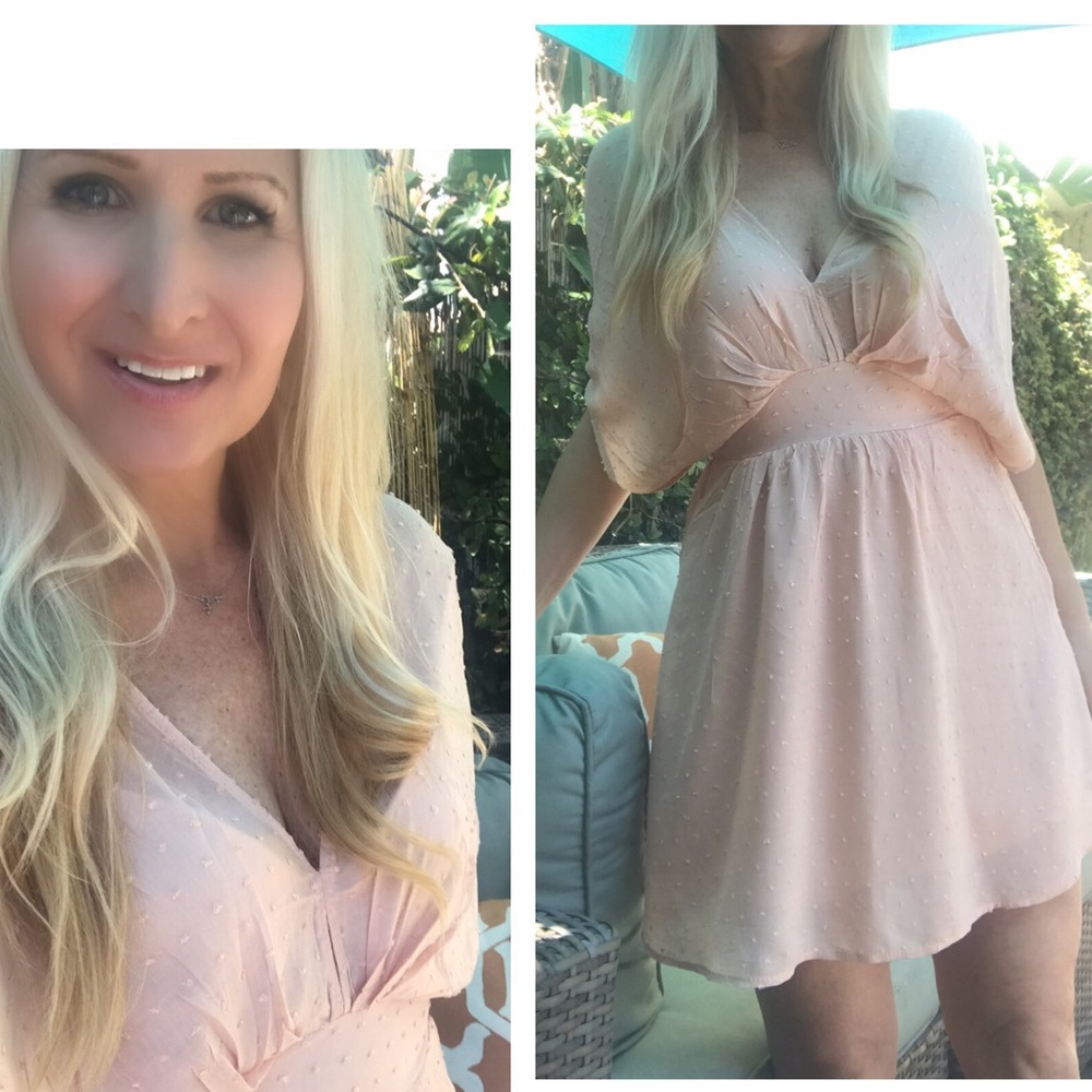 Beautiful Peach V-Front/Back Dress 🤩